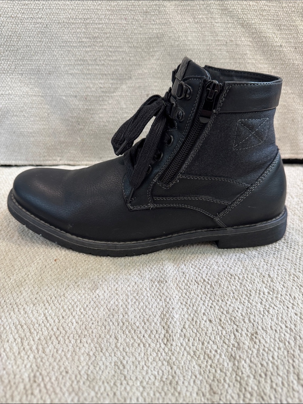 Men’s 8 Denver Hayes Black Leather Ankle Boots with side zips on both sides